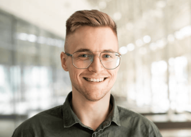 Example headshot 21 generated using ProfileMagic.ai